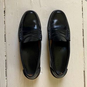 L.L. Bean genuine leather penny loafers! Size 7 1/2 men’s or 9 women’s.